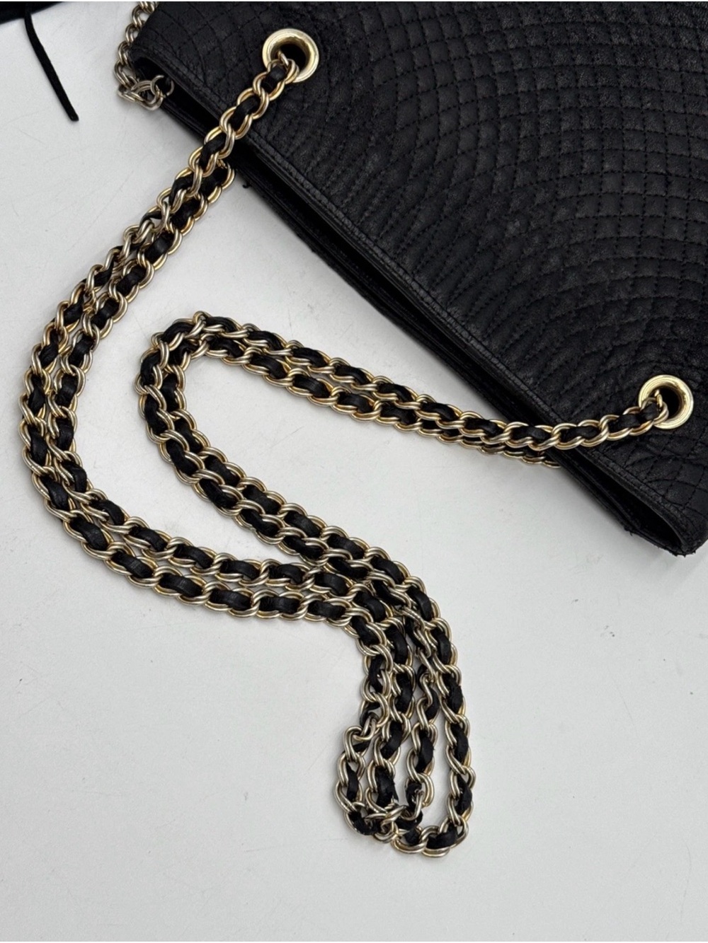 Bally Vintage Black Quilted Leather Shoulder Bag with Gold Chain/Accents EUC - Picture 9 of 16